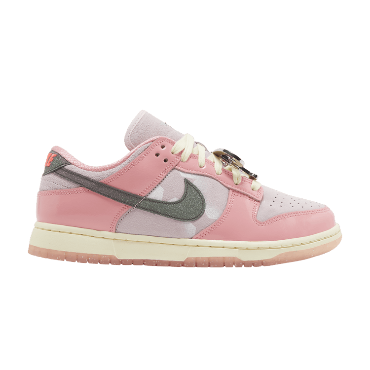 Nike Wmns Dunk Low LX 'Barbie'