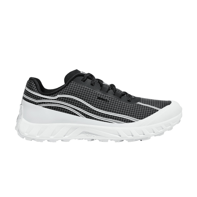 Norda 002 'Black White'