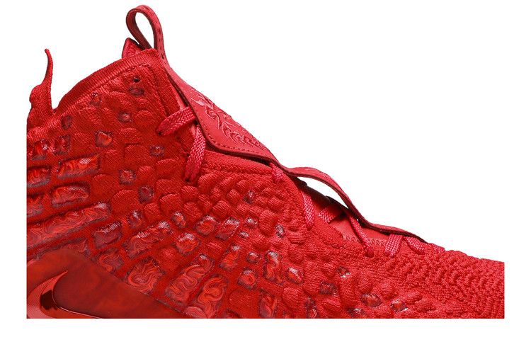 Nike LeBron 17 'Red Carpet'