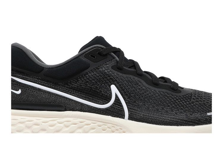Nike ZoomX Invincible Run Flyknit 'Black White'