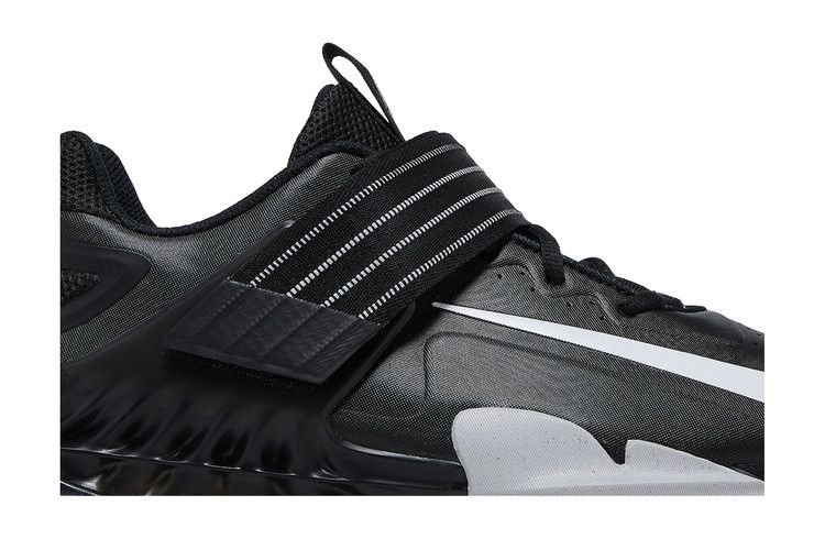 Nike Savaleos 'Black White' Sample