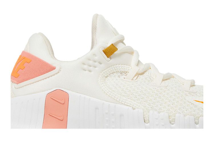Nike Wmns Free Metcon 4 'Sail Total Orange'