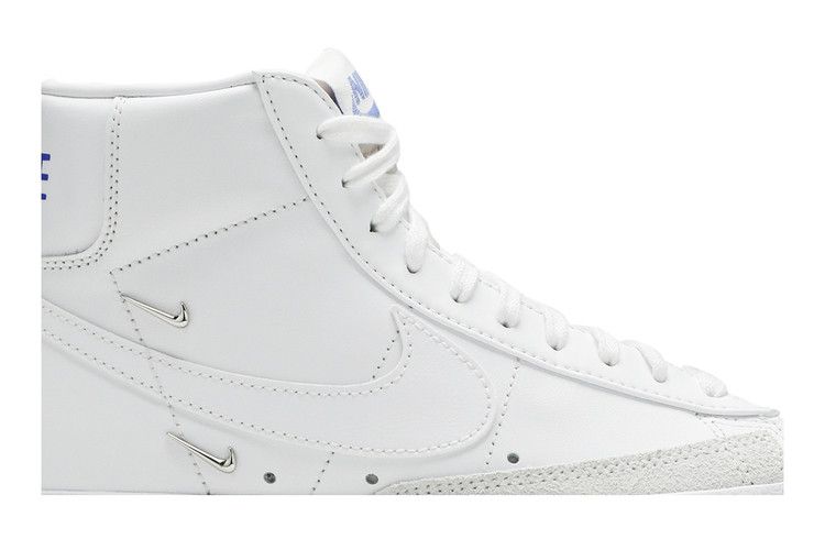 Nike Wmns Blazer Mid '77 SE 'Sisterhood - White Metallic Silver'