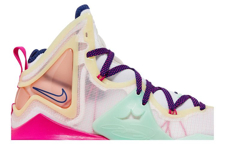 Nike LeBron 19 'Valentine's Day'