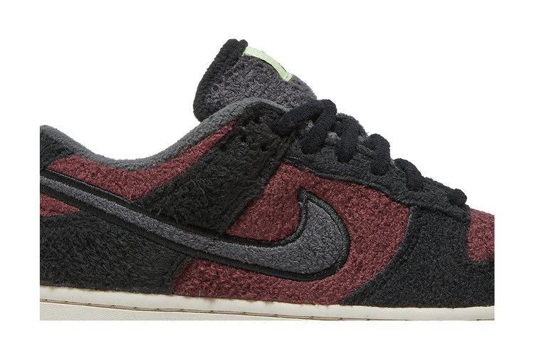 Nike Wmns Dunk Low SE 'Fleece - Burgundy Crush'