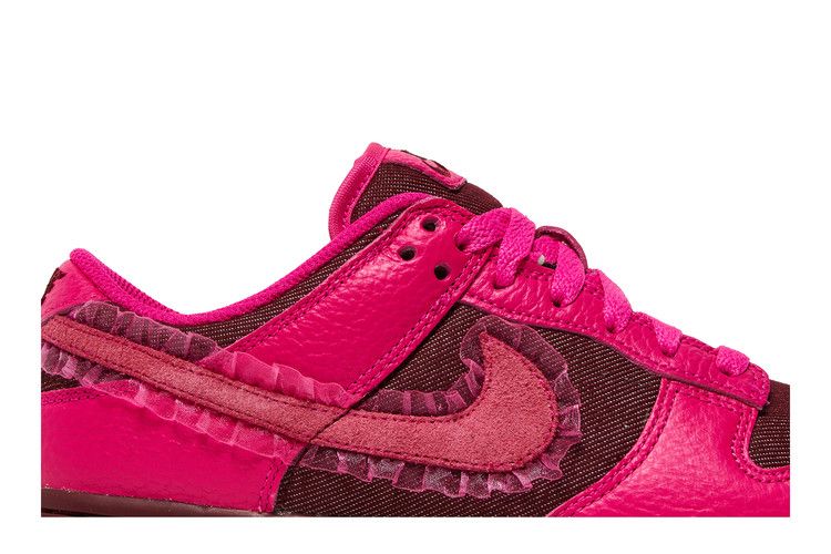 Nike Wmns Dunk Low 'Valentine's Day'