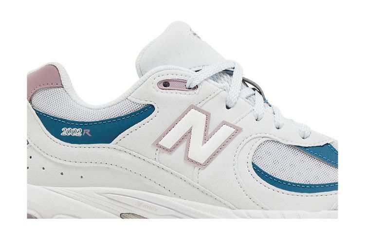 New Balance 2002R Big Kid 'Quartz Grey Ice Wine'
