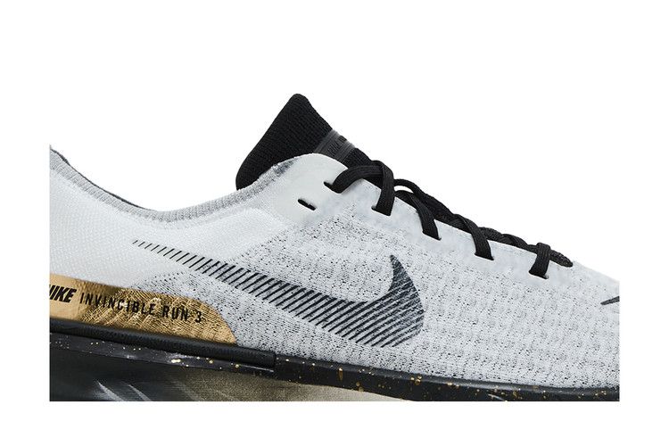 Nike ZoomX Invincible 3 'Light Smoke Grey Gold'