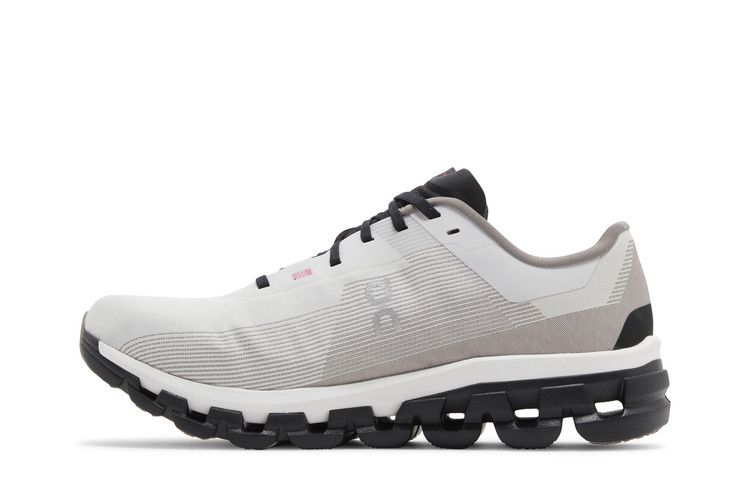 ON Cloudflow 4 DISTANCE 'White Black'
