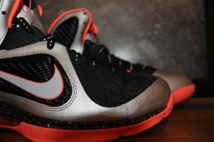 Nike LeBron 9 'Bright Mango'