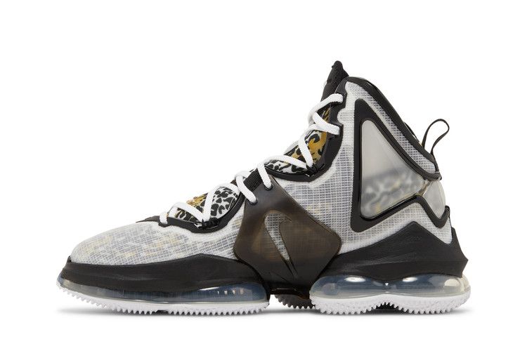 Nike LeBron 19