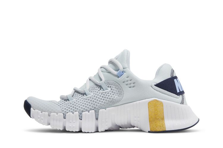 Nike Wmns Free Metcon 4 'Pure Platinum Metallic Gold Coin'