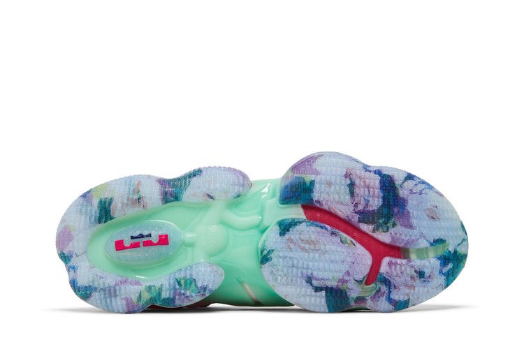 Nike LeBron 19 'Valentine's Day'