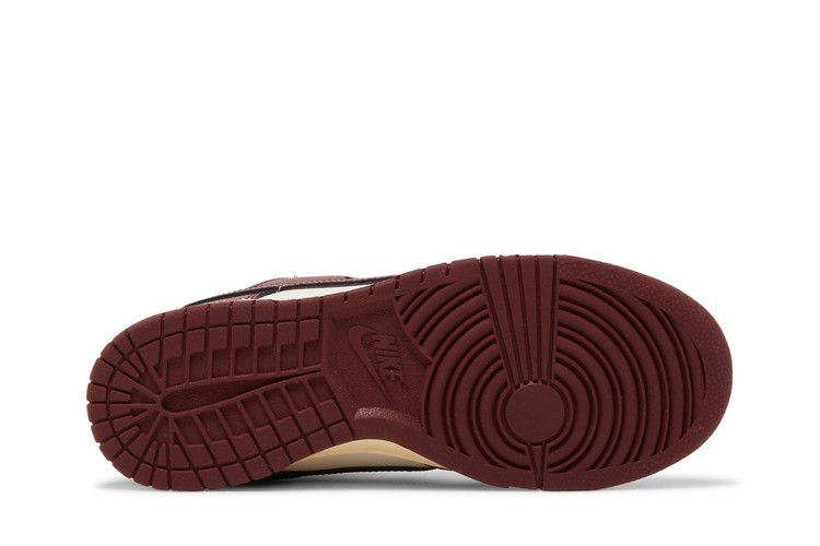 Nike Wmns Dunk Low SE 'Sisterhood - Team Red'