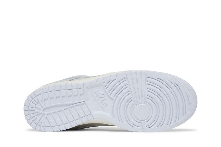 Nike Dunk Low SE 'Metallic Silver'