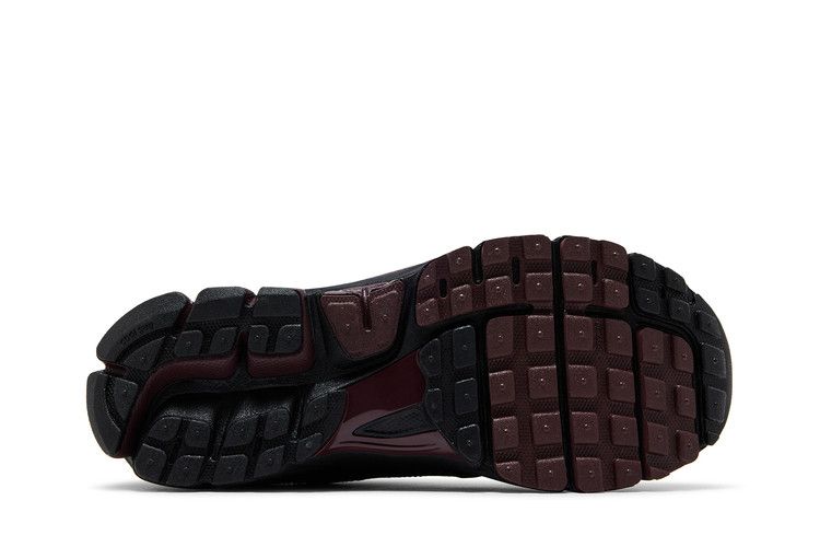Nike Wmns Zoom Vomero 5 'Black Burgundy Crush'