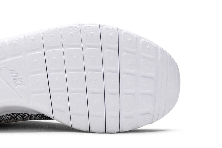 Nike Roshe One GS 'Barely Rose'