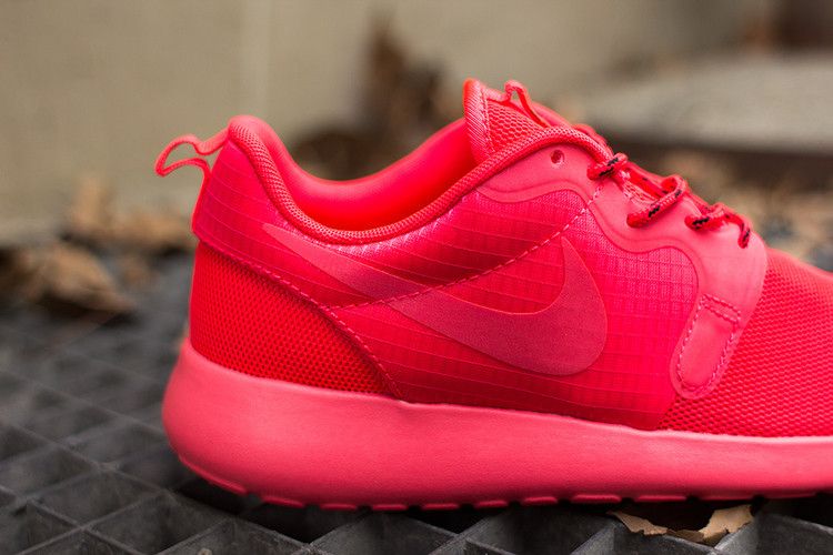 Nike Wmns Rosherun Hyperfuse 'Laser Crimson'