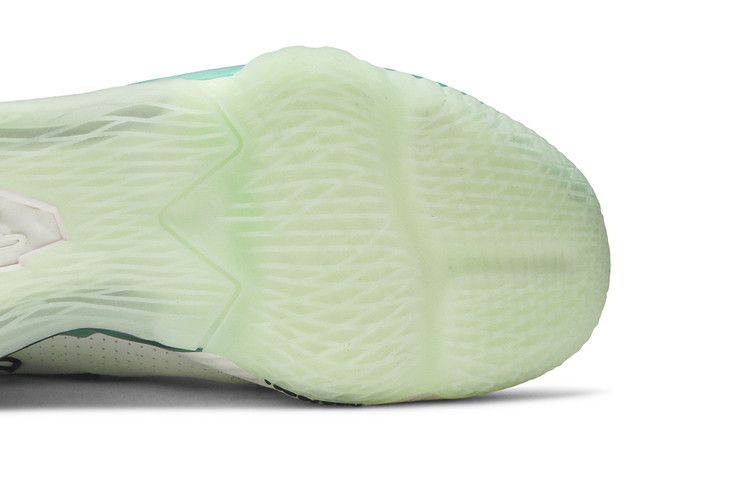 Nike LeBron 17 Low 'Glow In The Dark'