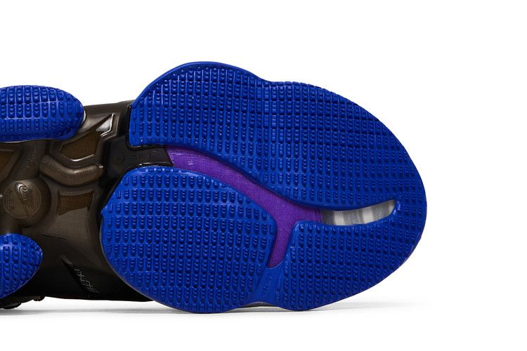 Nike LeBron 19 'Graduate'