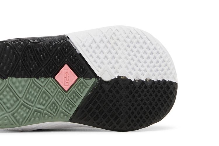 Space Jam x LeBron 18 Low TD 'Bugs x Nike Marvin'