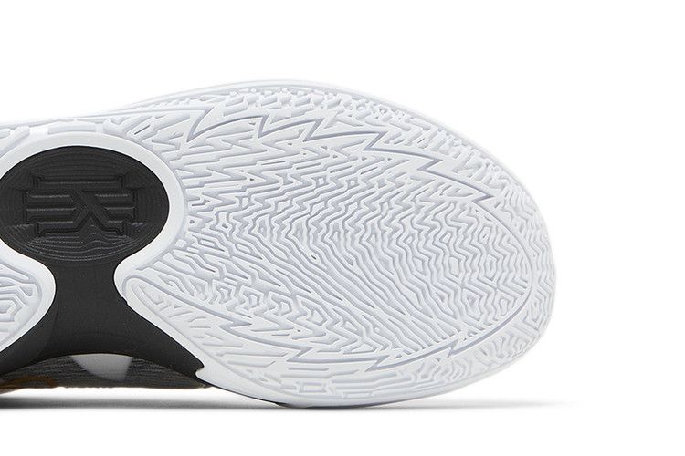 Nike Kyrie Low 5 'White Black Metallic Gold'