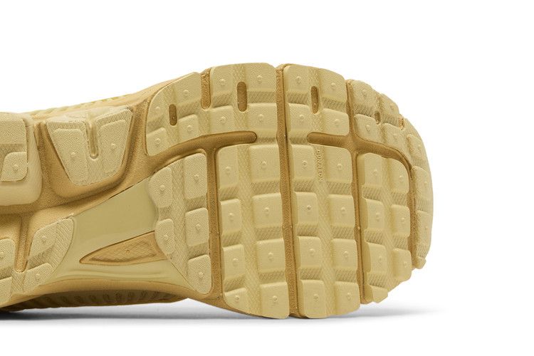 Nike Wmns Air Zoom Vomero 5 'Saturn Gold'