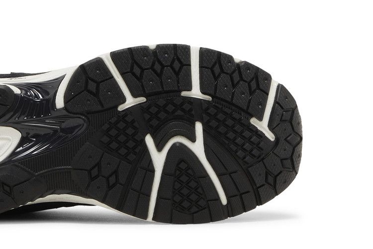 New Balance 2002R Big Kid 'Black Phantom'