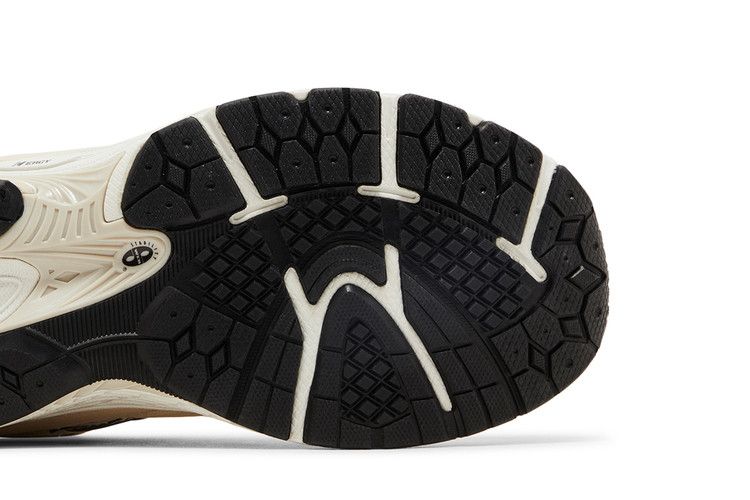 New Balance 2002R Big Kid 'Sandstone Magnet'