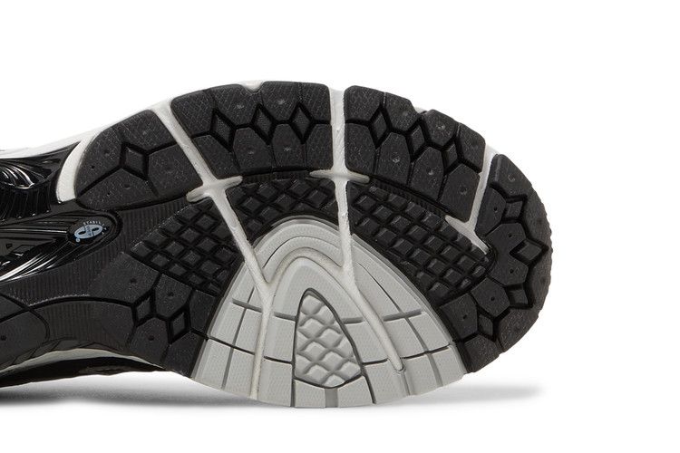 New Balance 860v2 'Silver Black'